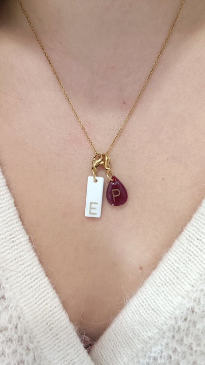 Composez votre sélection de pendentifs initiales