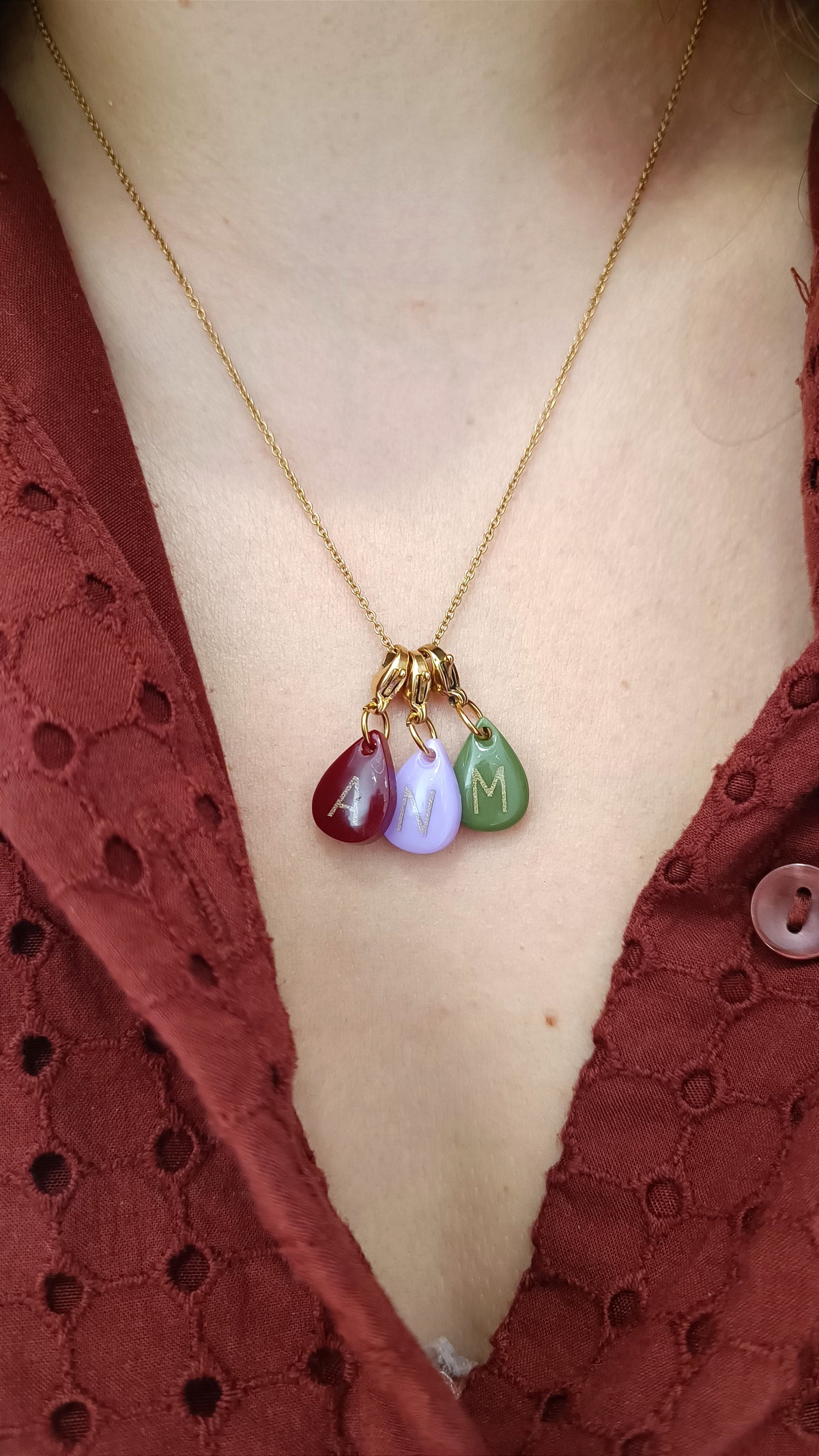 Composez votre sélection de pendentifs initiales