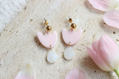 Boucles d'oreilles Breda - Rose pâle & Blanc irisé