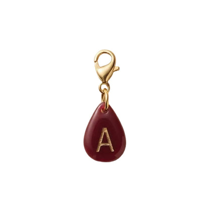 Pendentif initiale - Goutte bordeaux - lettre gravée dorée