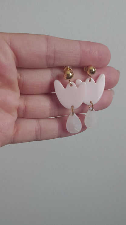 Boucles d'oreilles Breda - Rose pâle & Blanc irisé
