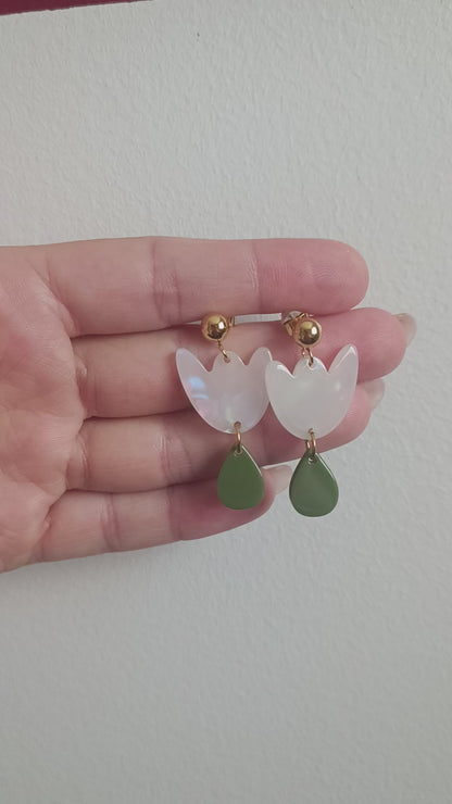 Boucles d'oreilles Breda - Blanc irisé & Vert olive